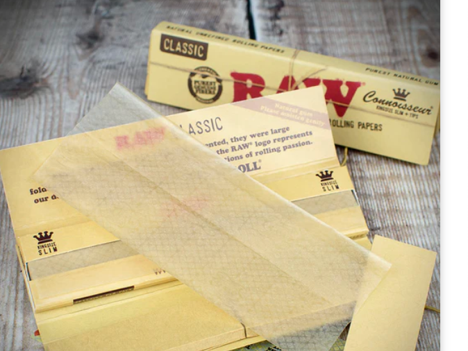 RAW Small Rolling Papers with Tips